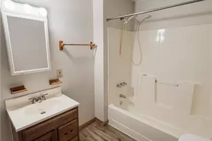 548 Hansen Ave, City of But SW, PA 16045 - Photo 12