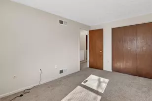 10 McKinley Square, Coraopolis, PA 15108 - Photo 22