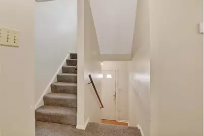 10 McKinley Sq, Coraopolis, PA 15108 - Photo 2