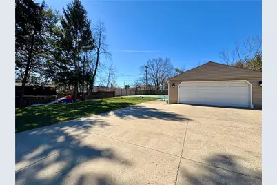 113 Briercliff Dr, Chippewa Township, PA 15010 - Photo 2