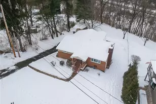 426 Bryan Dr, Findlay Township, PA 15108 - Photo 2