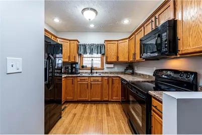 800 N 4th St, Jeannette, PA 15644 - Photo 28
