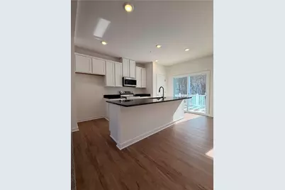 2004 Canterbury Dr #212C, Imperial, PA 15126 - Photo 2