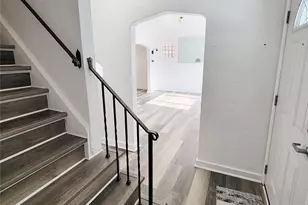 805 Laura Ave, West Mifflin, PA 15122 - Photo 2