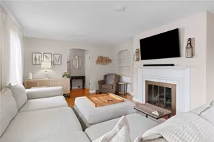 49 Pocono Dr, Green Tree, PA 15220 - Photo 8