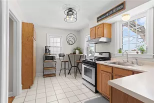 49 Pocono Dr, Green Tree, PA 15220 - Photo 14