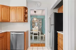 49 Pocono Dr, Green Tree, PA 15220 - Photo 18