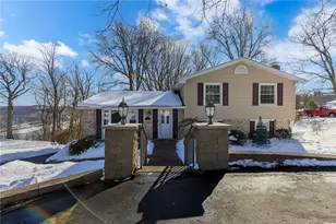 118 Rivercrest Dr, Moon/Crescent Twp, PA 15108 - Photo 2