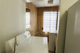 42 Elm Ave, Sharon, PA 16146 - Photo 12