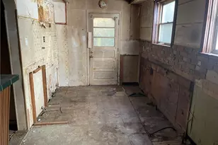 421 Fairview Ave, Turtle Creek, PA 15145 - Photo 4