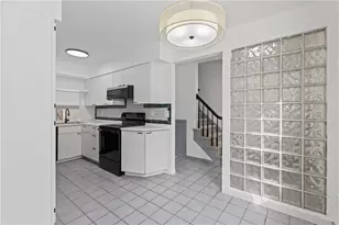 546 Carriage Cir, Pittsburgh, PA 15205 - Photo 8