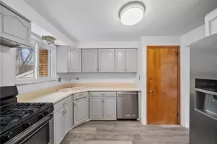 1041 Ardmore Manor Dr, Pittsburgh, PA 15221 - Photo 10