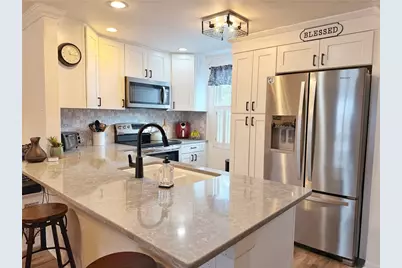 332 Parkwood Dr, Cranberry Township, PA 16066 - Photo 8