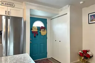 332 Parkwood Dr, Cranberry Township, PA 16066 - Photo 2