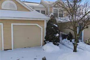 217 Clearbrook Ct, Cranberry Township, PA 16066 - Photo 2