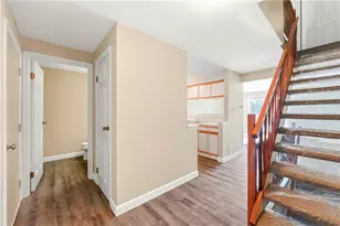 217 Clearbrook Ct, Cranberry Township, PA 16066 - Photo 4