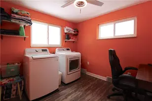 5877 Pleasant St, South Park, PA 15129 - Photo 32