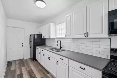 833 Estella Ave, Pittsburgh, PA 15210 - Photo 4