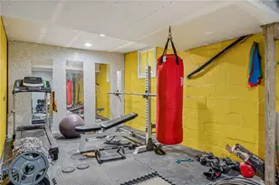 811 W Newton Rd, Greensburg, PA 15601 - Photo 28