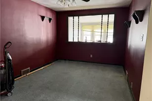 215 W Park St, Hermitage, PA 16148 - Photo 8