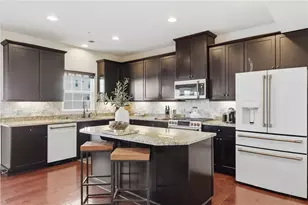 372 Sunrise Dr, Carnegie, PA 15106 - Photo 16