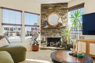 372 Sunrise Dr, Carnegie, PA 15106 - Photo 10