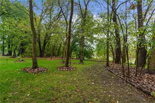 318 Meadowbrook Rd, Hermitage, PA 16148 - Photo 6