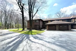 4217 Bristol Ln, Neshannock Township, PA 16105 - Photo 2