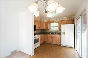 1079 Catherine Dr, Conway, PA 15027 - Photo 6