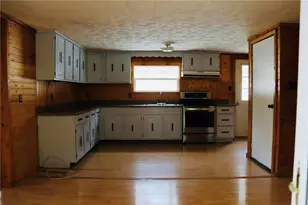 242 Sugar Run Rd, Franklin Township, PA 15370 - Photo 10