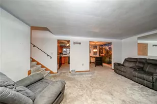 609 Regency Dr, Pittsburgh, PA 15239 - Photo 14