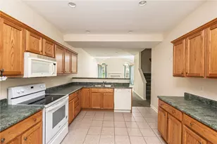 1153 Cobblestone Ln, Adams Township, PA 16059 - Photo 4