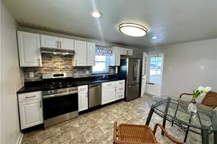 710 Locust St, Bridgeville, PA 15017 - Photo 2