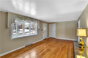 2 Hallmark Dr, Pittsburgh, PA 15235 - Photo 8