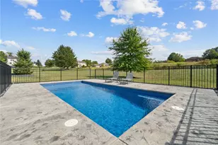 1001 Black Sands Dr, Penn Twp, PA 15644 - Photo 32