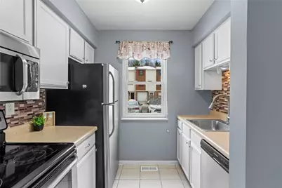 203 Woodhaven Dr, Seven Fields Boro, PA 16046 - Photo 12