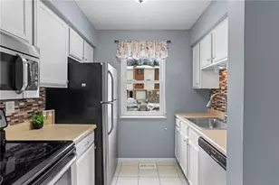 203 Woodhaven Dr, Seven Fields Boro, PA 16046 - Photo 12