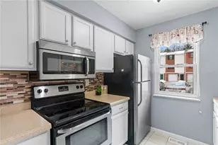 203 Woodhaven Dr, Seven Fields Boro, PA 16046 - Photo 14