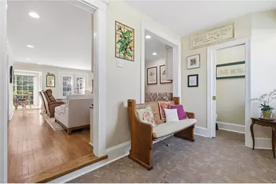 516 Roslyn Pl, Pittsburgh, PA 15232 - Photo 2