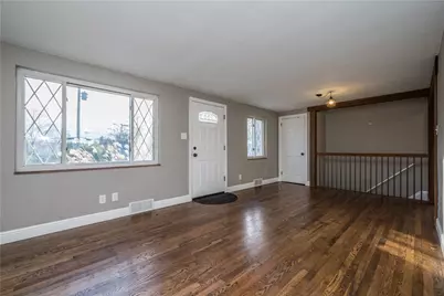 113 McGinley Dr, Pittsburgh, PA 15116 - Photo 4