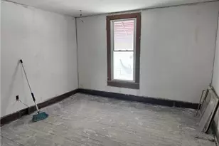 1118 Wallis Ave, Farrell, PA 16121 - Photo 8