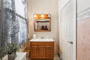 1203 Eastbrook St, New Castle, PA 16101 - Photo 16