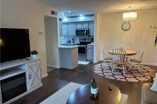 1110 Chatham Park Dr, Scott Township, PA 15216 - Photo 6