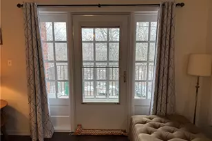 1110 Chatham Park Dr, Scott Township, PA 15216 - Photo 4