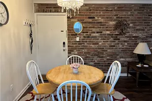 1110 Chatham Park Dr, Scott Township, PA 15216 - Photo 2