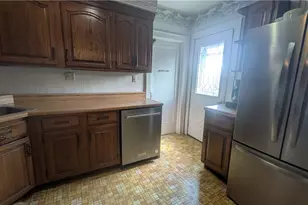 324 Sunset Dr, Center Township, PA 16001 - Photo 12