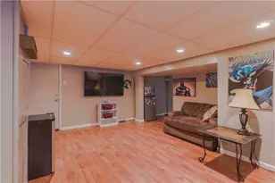 475 Ridgemont Dr, Banksville/Westwood, PA 15220 - Photo 16