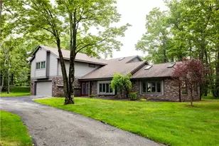 1738 Snowfield Dr, Hidden Valley, PA 15502 - Photo 2
