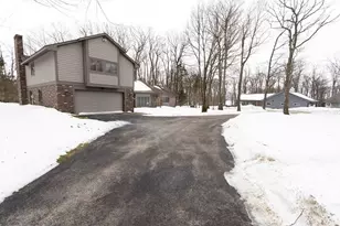 1738 Snowfield Dr, Hidden Valley, PA 15502 - Photo 4