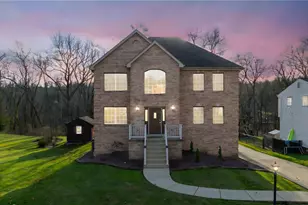 699 Surfside Dr, Pittsburgh, PA 15239 - Photo 2